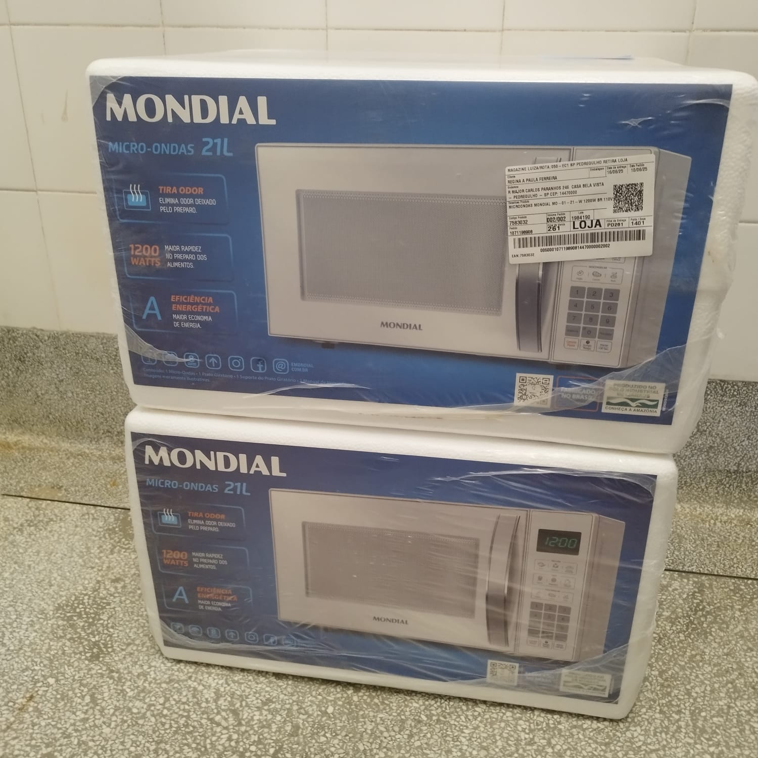 Regina Ferreira doa micro-ondas e contribui com setores da Santa Casa de Pedregulho